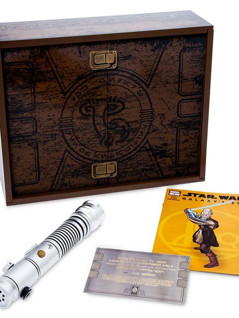 The Hilt of a Jedi Ki-Adi-Mundi LIGHTSABER Hilt Set – Star Wars: Galaxy's Edge – Limited Edition