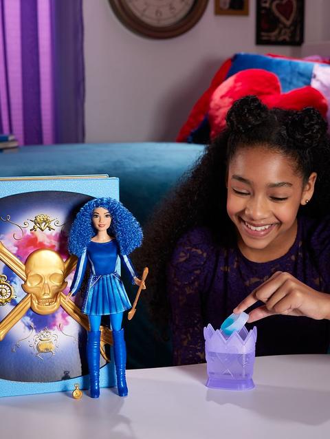 The Sorcerer’s Cookbook with Chloe Charming Doll – Descendants: The Rise of Red